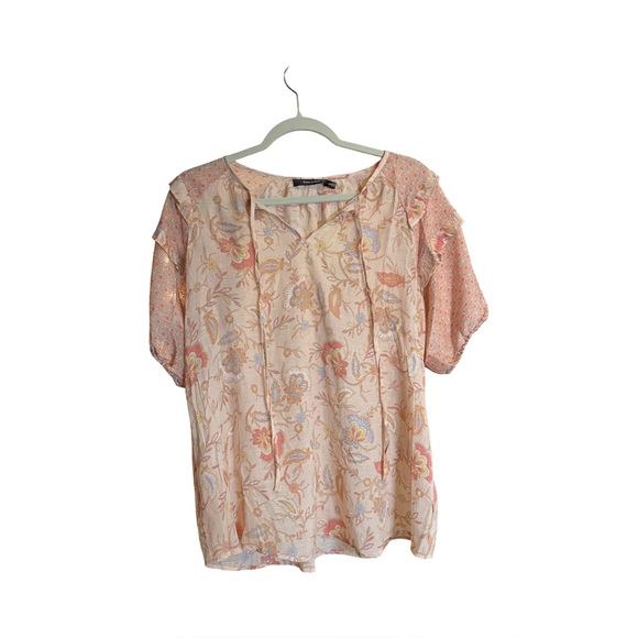 Doe & Rae Tops - Doe & Rae Ruffle Pink Paisley Floral Top V-Neck Flutter Sleeves - Size S NWT